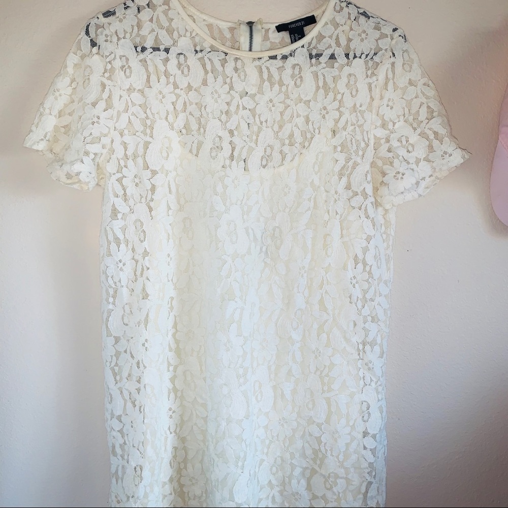 ••  Embroidered floral lace dress••